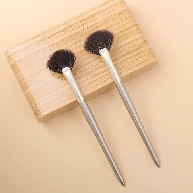 Fan Makeup Brush, Natural Hair Makeup Brush, Eye Makeup Fan Brushes, Small Powder Brushes, Nose Contour Brush for Makeup, Detail Blush Brush, Natural Blush Brushes Fluffy. Gold, E209