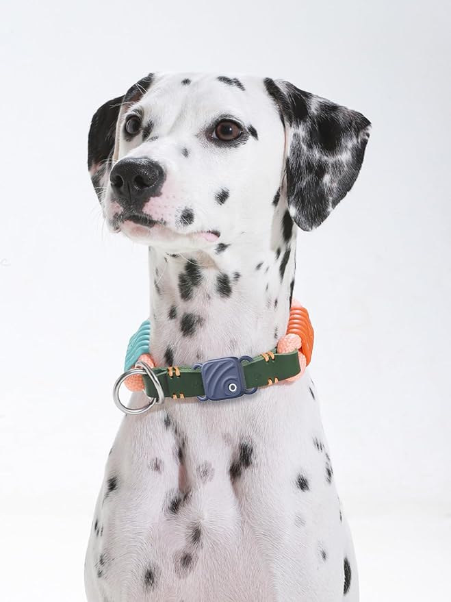 Silicone Case for UGREEN Tracker Tags, Pet Collar Cover, Blue. | 1 Pack Soft silicone cover protects tracker tags from scratches and drops while providing a secure fit for pet collars.