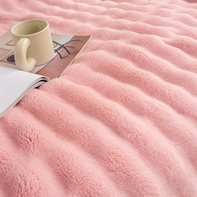 YUSOKI 3D Fleece Bubble Queen Size Blanket,Light Pink, 90"x90" | Ultra Soft, Non-Shedding, Lightweight for All Season Use, stays fluffy after repeated washes, Perfect Gifts, Machine Washable