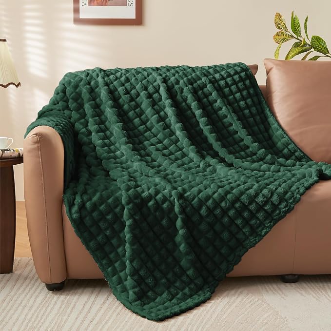 BEDELITE Emerald Green Fleece Twin Throw Blanket for Bed, 60x80 Inch | Soft Warm Fuzzy Fluffy Blanket for Couch Sofa, Lightweight Plush Cozy Throws for Home Room Decor, Gift for Women, All Season