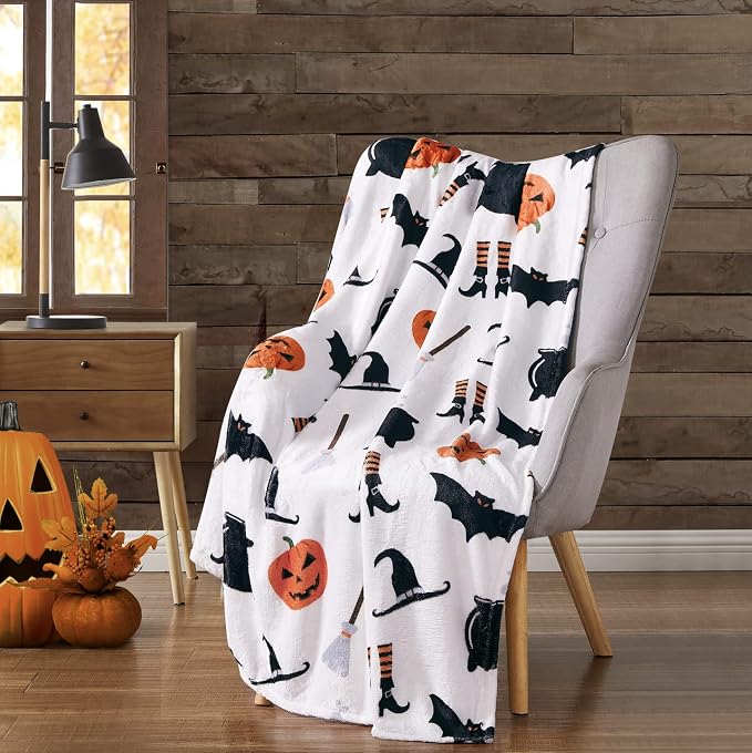 Halloween Cute Witch Fleece Throw Blanket, JackOLantern Bats, 50x60 | Soft velvet fleece throw blanket with witches hat, Jack O Lantern, and black bats design - Perfect for Halloween décor