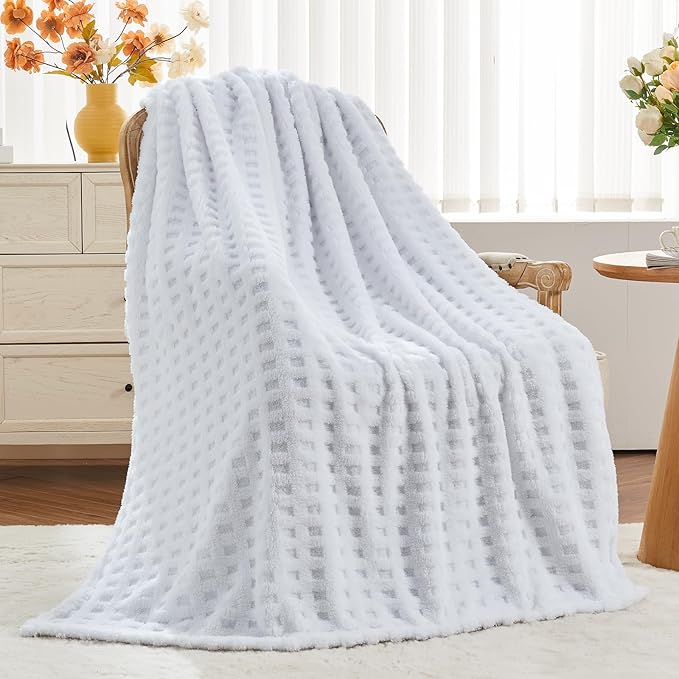 NEWCOSPLAY 3D Waffle Checkered Flannel King Blanket, White, 90"x110" | Super Soft Cute Lightweight Decorative Premium Silky Fleece Blanket for Couch Sofa Bed, Gift for Women Men, All Season Use