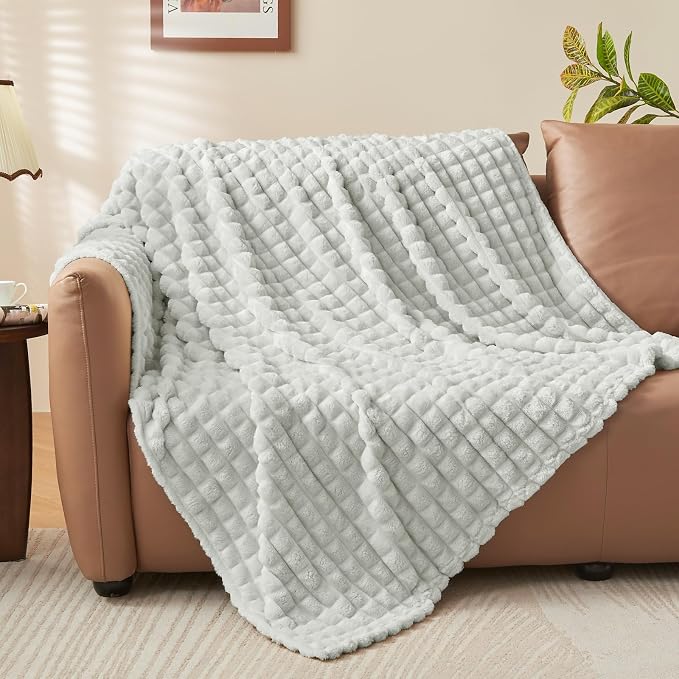 BEDELITE Light Grey Checked Fleece Twin Throw Blanket for Bed, 60x80 Inch | Soft Warm Fuzzy Fluffy Blanket for Couch Sofa, Lightweight Plush Cozy Throws for Home Room Decor, Gift for Women, All Season