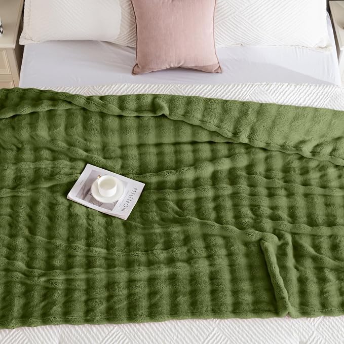 Faux Fur Bed Blankets Queen Size Green, Soft Fluffy Bubble Blanket for Couch Sofa, Thick Warm Plush Fuzzy Rabbit Fur Large Blanket for All Season Use, 90"X 90"
