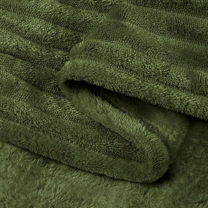 BEDELITE 3D Ribbed Jacquard Moss Fleece Twin Blanket for Bed, 60x80 Inch | Soft Warm Decorative Fluffy Blanket, Cozy Plush Lightweight Fuzzy Throw Blanket for Couch Sofa Room Decor, Gift for Women