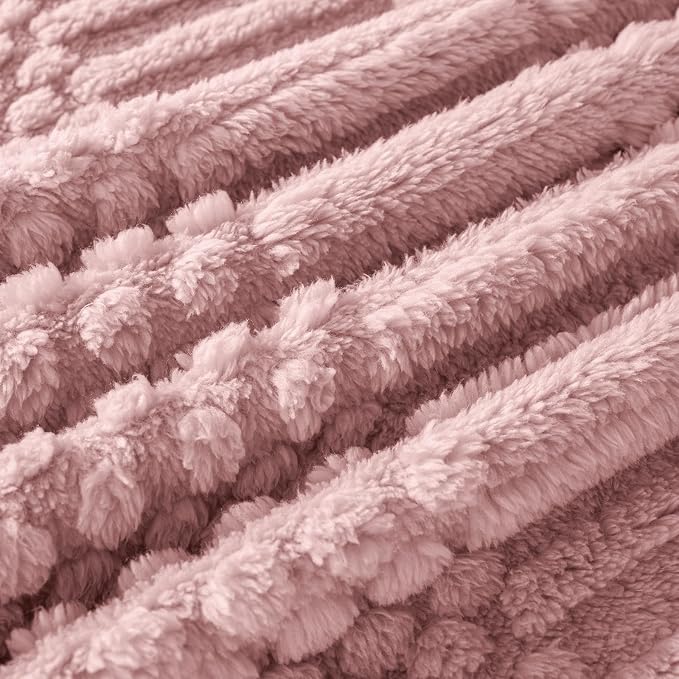 Pink Throw Blanket - Soft & Fluffy Fleece, Cute & Aesthetic, Perfect for Sofa, Couch, Chair, Bed, Living Room & Bedroom, All-Season Use, Plush & Cozy Decorative Blanket 50x60
