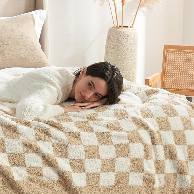Snuggle Sac Checkered Bedding Blanket Twin Size 60x80, Super Soft, Cozy Warm Knit Blankets, Reversible Breathable Lightweight Fluffy Throws for Sofa, Bed, Checkered Beige, 60x80 Inches
