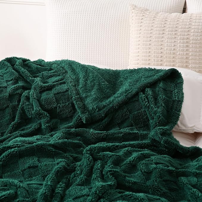 Green Fleece Throw Blanket 50”×60”Checkered Design for Couch Sofa | Super Soft Cozy Plush Microfiber 3D Square Pattern Flannel Blanket for Bed Lightweight for Adults,Women