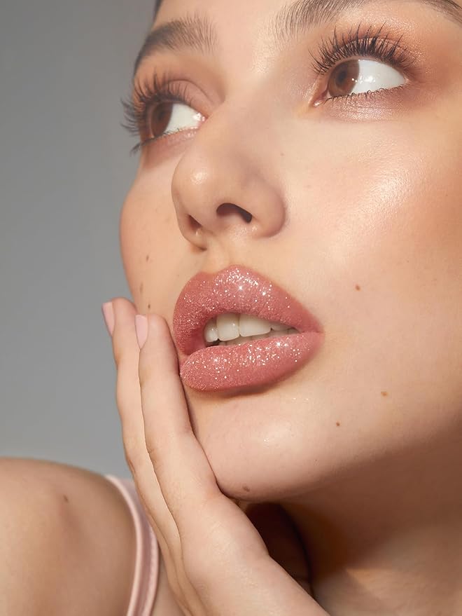 "The Y2K Revival: Why Glitter Lips are 2026's Biggest Power Move"