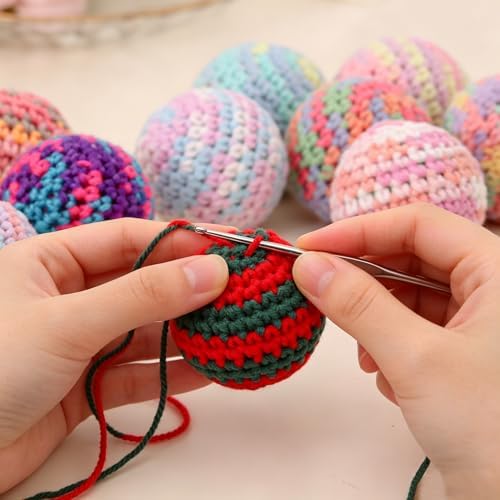 Christmas Cats Ball Toy with Bell Inside, 6Pcs Hand-Made Knitted Woolen Yarn Cat Toys Jingle Bell Balls, Indoor Kitten Interactive Toys for Hunting/Kicking/Chasing Woolen