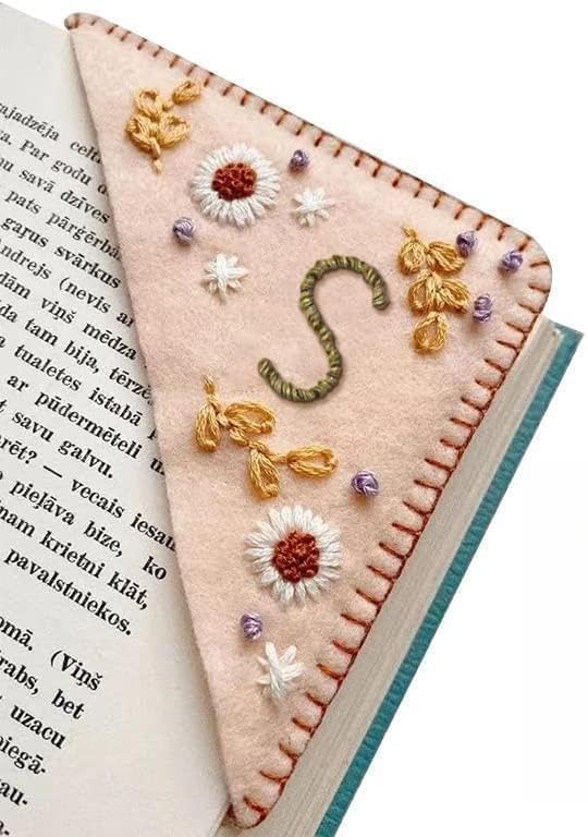 MOTEERLLU Personalized Hand Embroidered Corner Bookmark,Felt Triangle Page Stitched Handmade Bookmark,Unique Cute Flower Letter Embroidery Bookmarks Accessories for Book Lovers(Spring-s)