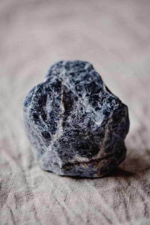 LAIDANLA Sodalite 2" Natural Rough Stones Crystal Large Raw Crystals Bulk Healing Gemstones for Reiki Healing Tumbling Fountain Rocks Wire Wrapping Decoration Cabbing Lapidary 4PCS 0.55lb