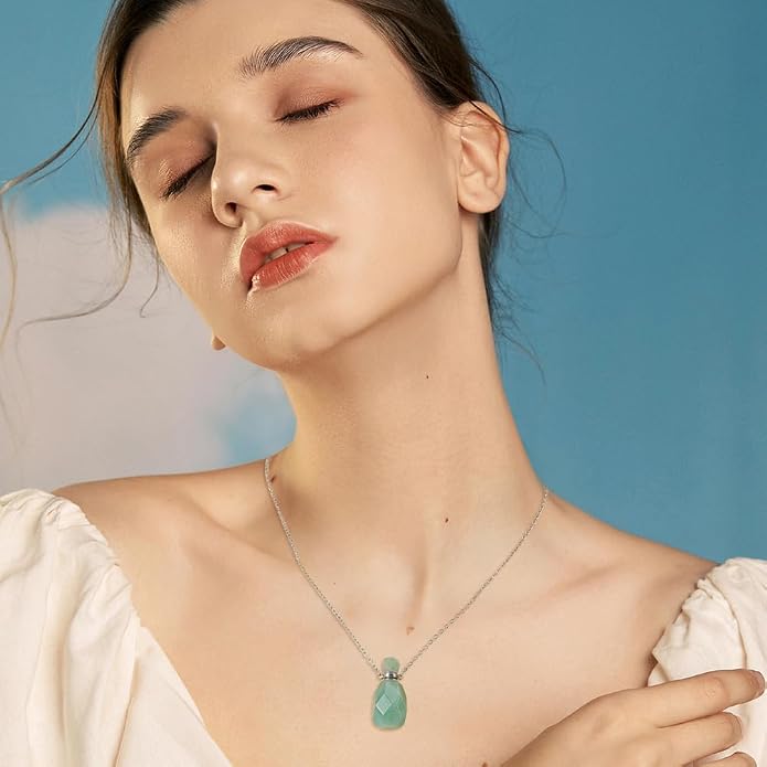 SUPERFINDINGS 2Pcs Perfume Bottle Necklace Essential Oil Diffuser Necklace Natural Crystal Perfume Bottle Pendant with 304 Stainless Steel Chain Gemstone Vial Pendant for Woman Men
