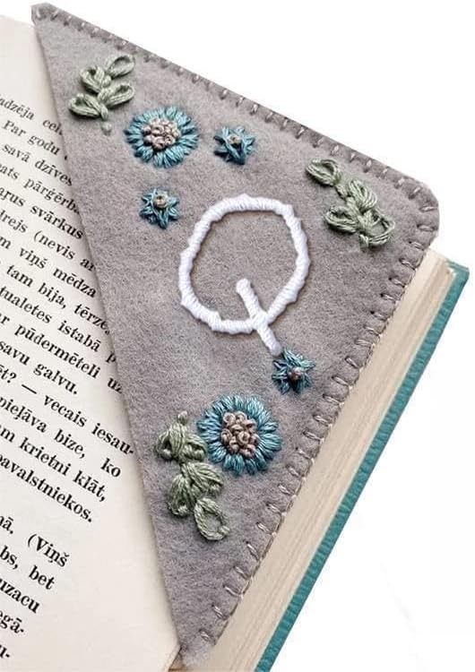 MOTEERLLU Personalized Hand Embroidered Corner Bookmark,Felt Triangle Page Stitched Handmade Bookmark,Unique Cute Flower Letter Embroidery Bookmarks Accessories for Book Lovers(Winter-q)