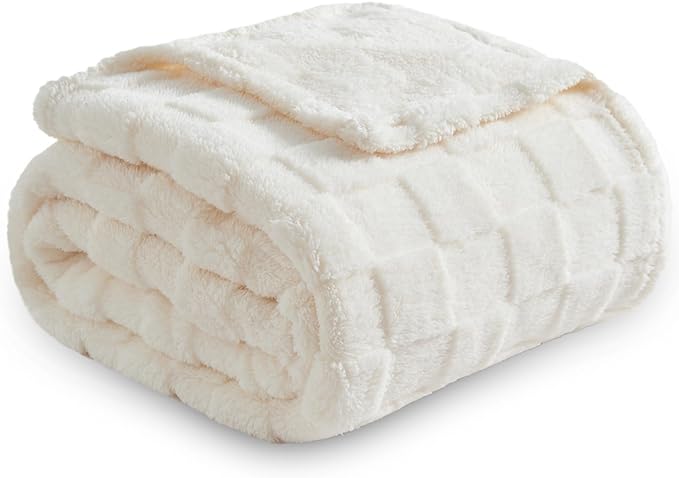 NEWCOSPLAY 3D Checkered Flannel Throw Blanket, Ivory Checkered, 50"x70" | Super Soft Cute Lightweight Decorative Premium Silky Fleece Blanket for Couch Sofa Bed, Gift for Women Men, All Season Use