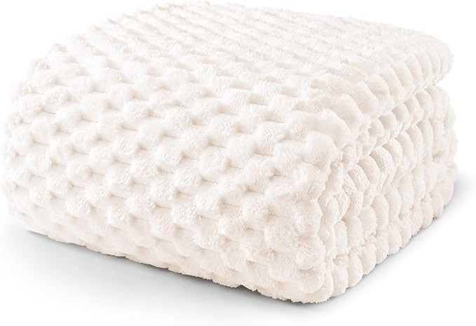 Exclusivo Mezcla 3D Fleece King Size Blanket for Bed, Ivory | Extra Soft Fuzzy Plush Lightweight Bed Blankets, Cozy Fluffy Decorative Blankets for All Seasons, 90x104 Inches