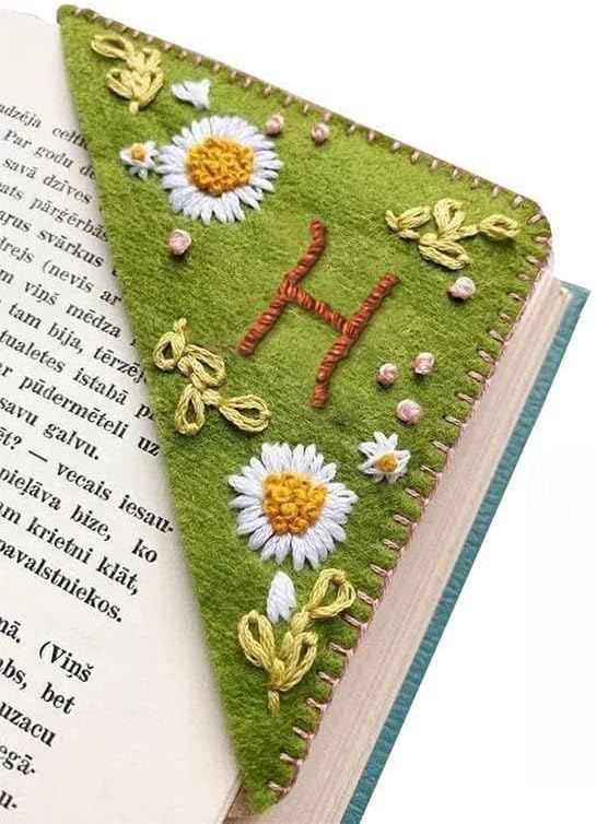MOTEERLLU Personalized Hand Embroidered Corner Bookmark,Felt Triangle Page Stitched Handmade Bookmark,Unique Cute Flower Letter Embroidery Bookmarks Accessories for Book Lovers(Summer-h)