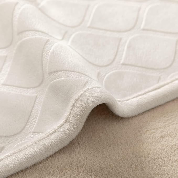 fuguitex Waterproof Dog Blanket Bed Cover Dog Crystal Velvet Moroccan Fuzzy Cozy Plush Pet Blanket Throw Blanket for Couch Sofa(82 * 82 inch, Cream+Beige)