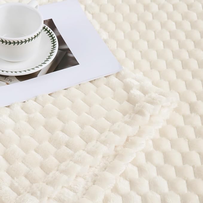 Bnuitland Ivory Flannel Throw Blanket (50X70 inches), 300 GSM Fleece Cozy Warm Soft Home Decor Lightweight Bed Sofa Blanket for Adults, Suitable for All Seasons.