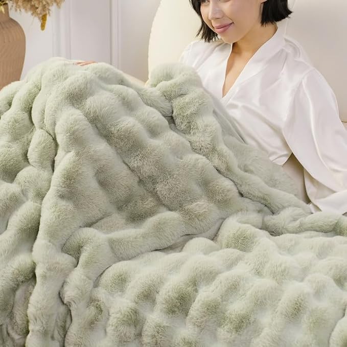 Super Comfort Oversized Warm Thick Bubble Luxury Plush Rabbit Faux Fur Throw Blanket, Fluffy Blanket,Soft Cozy Blanket for Couch Chair Bed Sofa Living Room (Sage Green, 50inX60in)