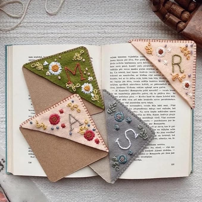 MOTEERLLU Personalized Hand Embroidered Corner Bookmark,Felt Triangle Page Stitched Handmade Bookmark,Unique Cute Flower Letter Embroidery Bookmarks Accessories for Book Lovers(Spring-r)