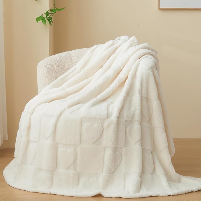 NEWCOSPLAY 3D Heart Checkered Flannel Twin Blanket, Ivory Love, 60"x80" | Super Soft Cute Lightweight Decorative Premium Silky Fleece Blanket for Couch Sofa Bed, Gift for Women Men, All Season Use