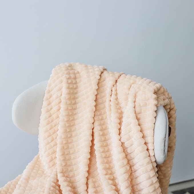 Simple&Opulence Ivory Throw Blanket for Couch-Super Soft Fluffy Blankets for Women 50x70 Inches Cozy Lightweight Fleece Blanket for Home Decor