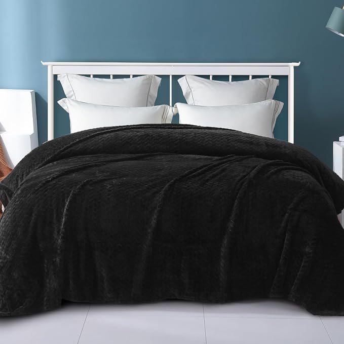 Exclusivo Mezcla Soft Fleece Bed Blanket King Size, 90”x104”, Black | Cozy Fluffy Lightweight Blankets for Summer, Decorative Plush Flannel Throws for Living room, Bedroom with Leaves Pattern