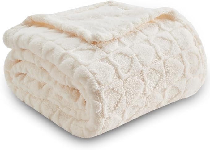 NEWCOSPLAY 3D Heart Checkered Flannel Throw Blanket, Off White, 50"x70" | Super Soft Cute Lightweight Decorative Premium Silky Fleece Blanket for Couch Sofa Bed, Gift for Women Men, All Season Use