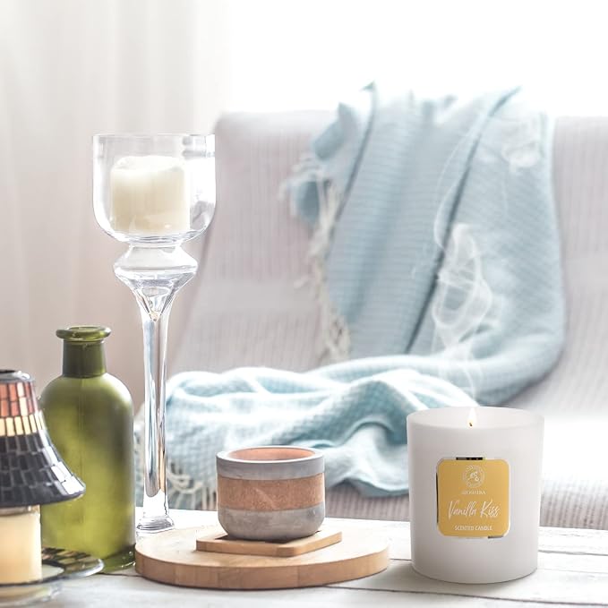 Scented Candle Vanilla Kiss - Aromatherapy Candle - Soywax Candle with Vanilla Extract - Up to 45 Hours Burn Time - Glass Candle Gift - Home Scented Candles - Luxury and Sensual Soy Wax Candle