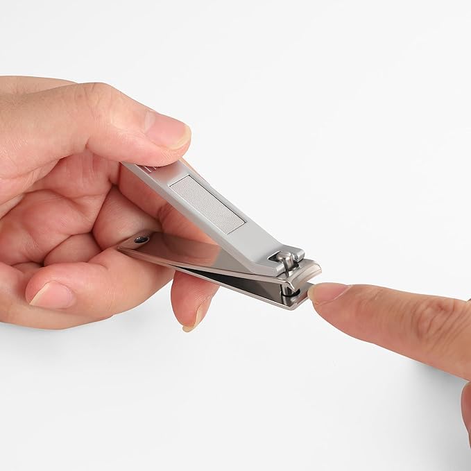 HAWATOUR Nail Clippers Set, Ultra Sharp Curved Blade Fingernail and Toenail Clipper Cutters with Visibly Tin Case, Squares and Stripes (Silver)