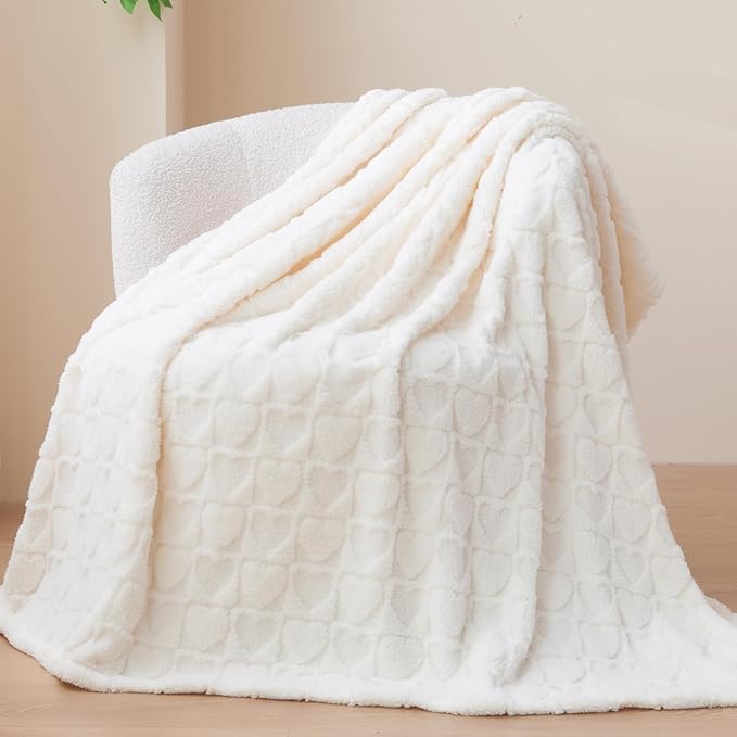 NEWCOSPLAY 3D Heart Checkered Flannel Throw Blanket, Off White, 50"x70" | Super Soft Cute Lightweight Decorative Premium Silky Fleece Blanket for Couch Sofa Bed, Gift for Women Men, All Season Use