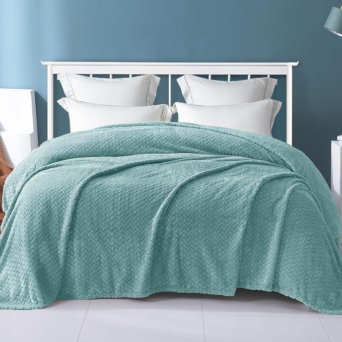Exclusivo Mezcla Soft Fleece Bed Blanket King Size, 90”x104”, Celadon | Cozy Fluffy Lightweight Blankets for Summer, Decorative Plush Flannel Throws for Living room, Bedroom with Leaves Pattern