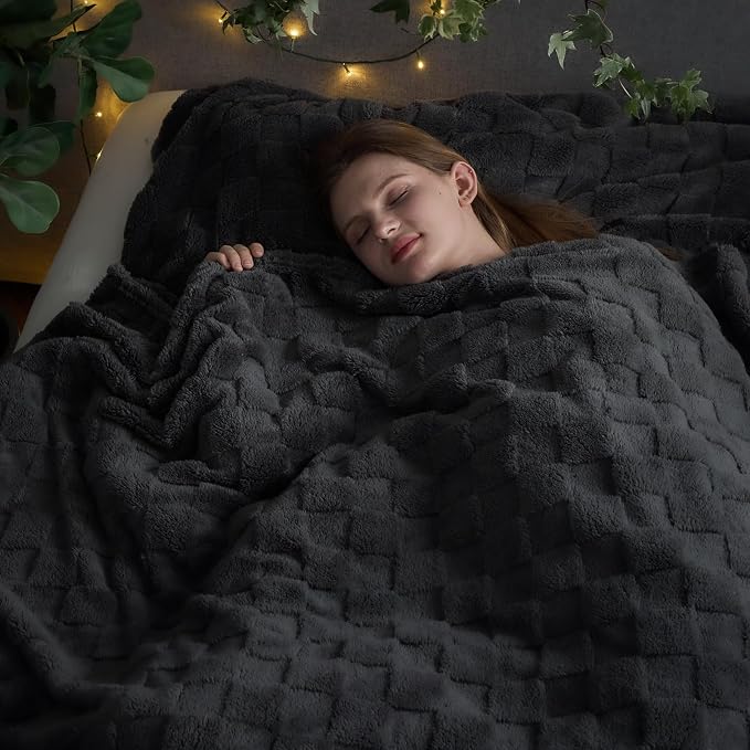 NEWCOSPLAY 3D Checkered Flannel King Blanket, Dark Grey, 90"x110" | Super Soft Cute Lightweight Decorative Premium Silky Fleece Blanket for Couch Sofa Bed, Gift for Women Men, All Season Use