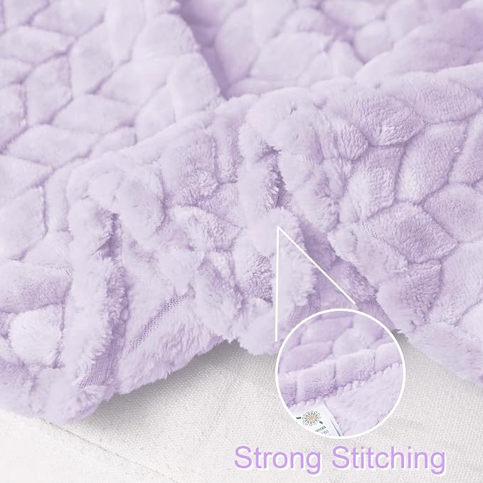 Exclusivo Mezcla Fleece Throw Blanket for Couch Sofa, 50”x70”, Lilac Purple | Oversized Soft Cozy Fluffy Blankets for Summer, Decorative Plush Flannel Throws for Living room, Bedroom with Leaves Pattern