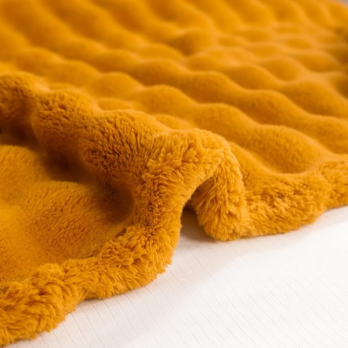YUSOKI 3D Fleece Bubble Queen Size Blanket,Gold, 90"x90" | Ultra Soft, Non-Shedding, Lightweight for All Season Use, stays fluffy after repeated washes, Perfect Gifts, Machine Washable