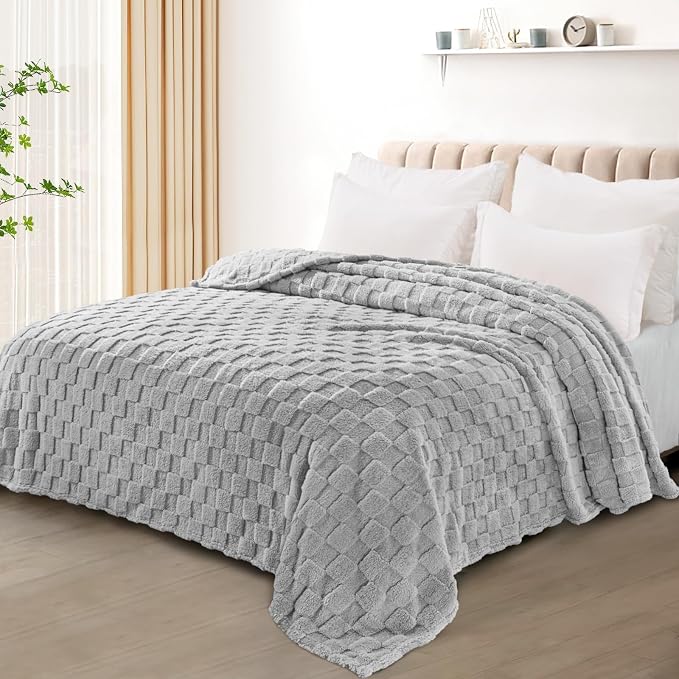Exclusivo Mezcla 3D Checkered Fleece Queen Blanket for Bed, Light Grey | Super Soft and Cozy Fluffy Blanket, Lightweight, Breathable, Decorative Blanket for Living Room, Bedroom, All Season, 90"x90"
