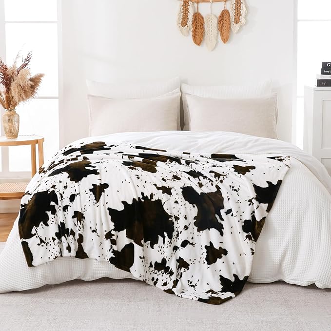 Bnuitland Fleece Cow Print Blanket, Super Soft 300 GSM Double Sided Lightweight Cow Throw for Bed Sofa Couch Travel, Fluffy Fuzzy Animal Blanket for Adults/Baby/Pets, 50×40 inch
