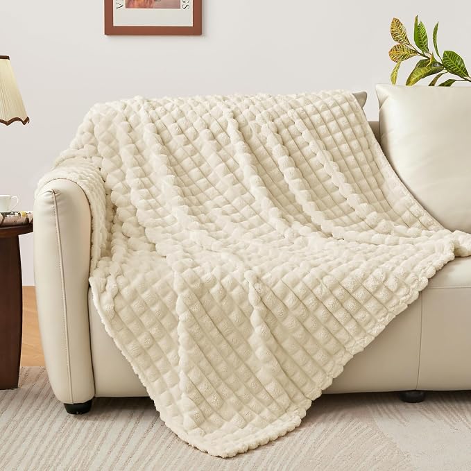 BEDELITE 3D Checked Beige Fleece Throw Blanket for Couch, 50x60 Inches | Soft Warm Fuzzy Fluffy Blanket for Bed Sofa, Lightweight Plush Cozy Blankets for Home Room Decor, Gift for Women, All Season