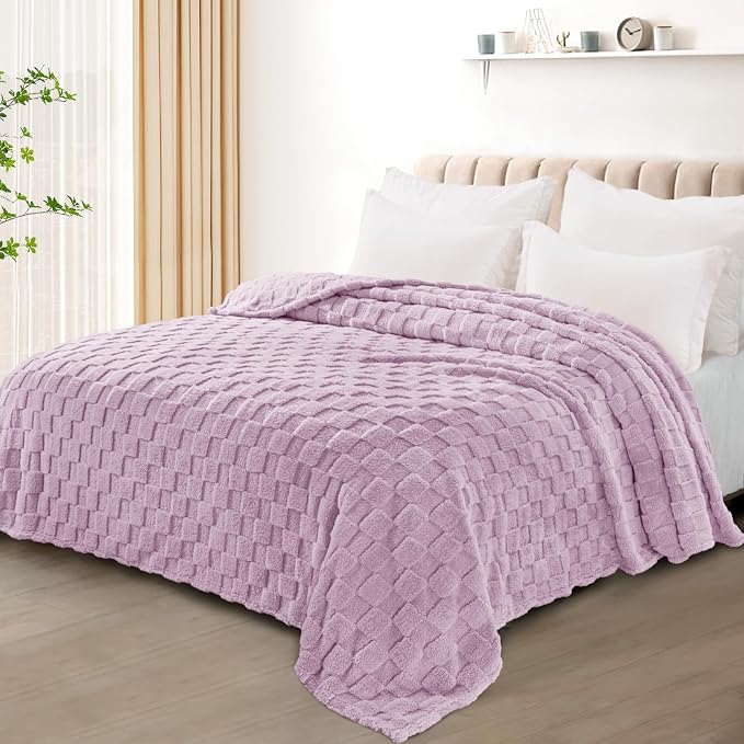 Exclusivo Mezcla 3D Checkered Fleece King Blanket for Bed, Light Purple | Super Soft and Cozy Fluffy Blanket, Lightweigh and Breathable Blanket for Living Room, Bedroom, Decor, All Season, 104"x90"