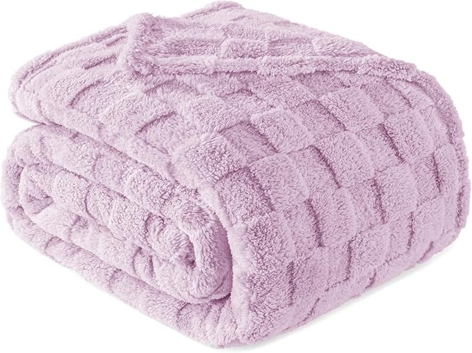 Exclusivo Mezcla 3D Checkered Fleece Twin Blanket for Bed, Light Purple | Super Soft and Cozy Fluffy Bed Blanket, Cute Fuzzy Blanket for Teens Back to School, Dorm Essentials, All Season, 60"x80"