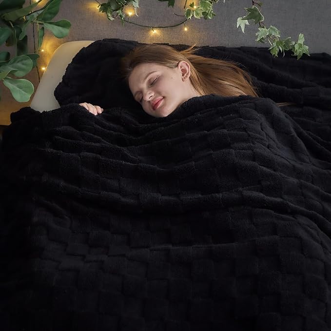 NEWCOSPLAY 3D Checkered Flannel King Blanket, Black Checkered, 90"x110" | Super Soft Cute Lightweight Decorative Premium Silky Fleece Blanket for Couch Sofa Bed, Gift for Women Men, All Season Use