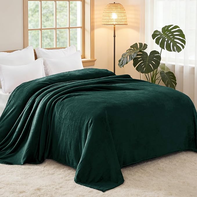 Exclusivo Mezcla Soft Fleece Blanket Twin Size for Bed, Forest Green | 60x80 Inches, Double-Sided Brushed Flannel, Lightweight Plush Cozy Blanket for Home Decor, All Season, Machine Washable