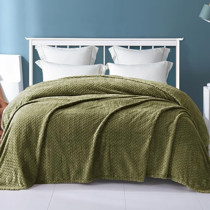 Exclusivo Mezcla Soft Fleece Bed Blanket Twin Size, 90”x66”, Olive Green | Cozy Fluffy Lightweight Blankets for Summer, Decorative Plush Flannel Throws for Living room, Bedroom with Leaves Pattern