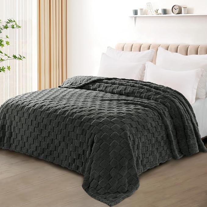 Exclusivo Mezcla 3D Checkered Fleece King Blanket for Bed, Dark Grey | Super Soft and Cozy Fluffy Blanket, Lightweigh and Breathable Blanket for Living Room, Bedroom, Decor, All Season, 104"x90"