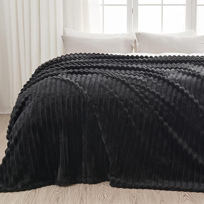 NEWCOSPLAY Fleece Ribbed Cozy King Blanket for Couch, Black, 90"x110" | Premium Silky Flannel Blanket, Soft Lightweight Fluffy Throw Blanket for Bed Sofa Decor, Gift for All Season Use