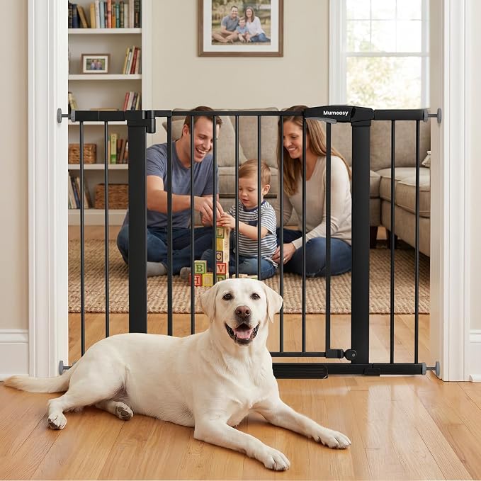 Mumeasy Baby Gate with Door, 29.7-43" Auto Close Dog Gate for Doorways