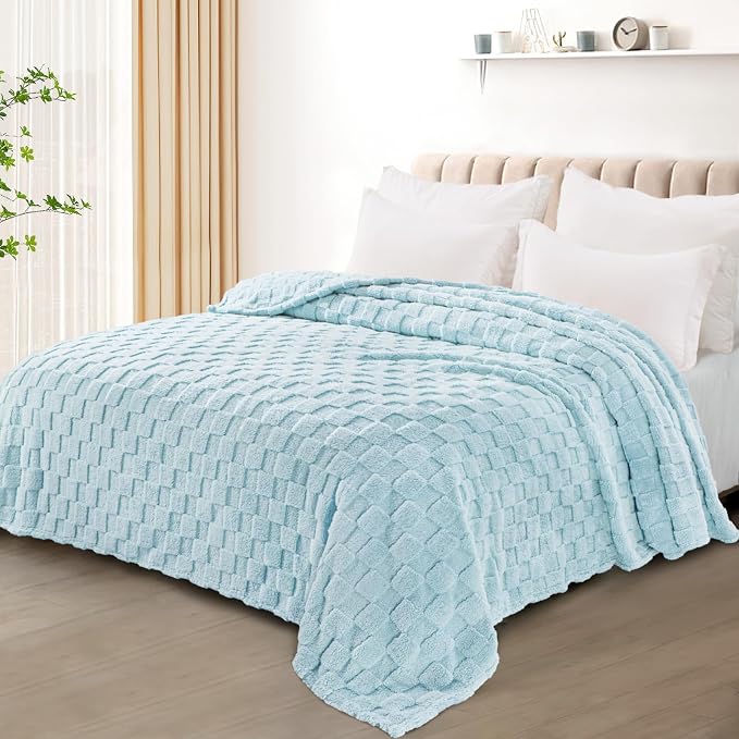 Exclusivo Mezcla 3D Checkered Fleece King Blanket for Bed, LCE Blue | Super Soft and Cozy Fluffy Blanket, Lightweigh and Breathable Blanket for Living Room, Bedroom, Decor, All Season, 104"x90"