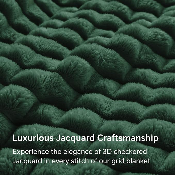 BEDELITE Emerald Green Fleece Throw Blanket for Couch, 50x60 Inches | Soft Warm Fuzzy Fluffy Blanket for Bed Sofa, Lightweight Plush Cozy Blankets for Home Room Decor, Gift for Women, All Season