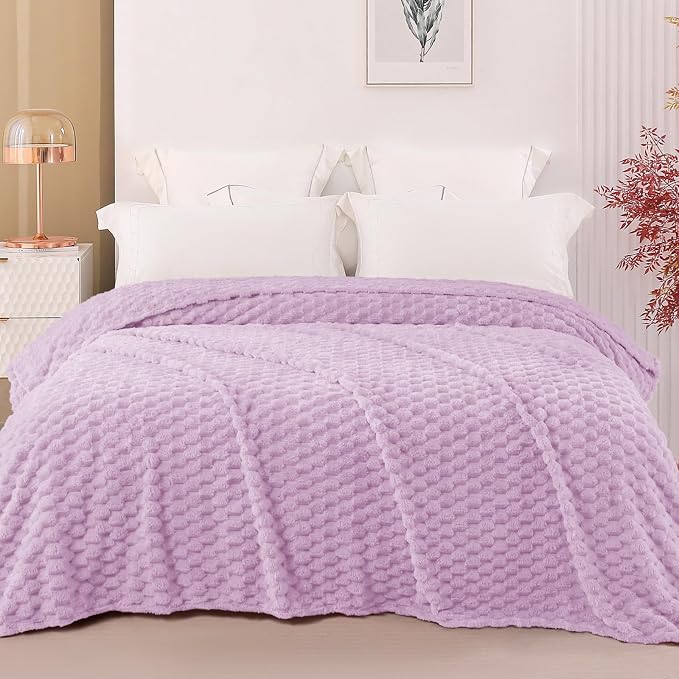 Exclusivo Mezcla 3D Fleece King Size Blanket for Bed, Lilac Purple | Extra Soft Fuzzy Plush Lightweight Bed Blankets, Cozy Fluffy Decorative Blankets for All Seasons, 90x104 Inches
